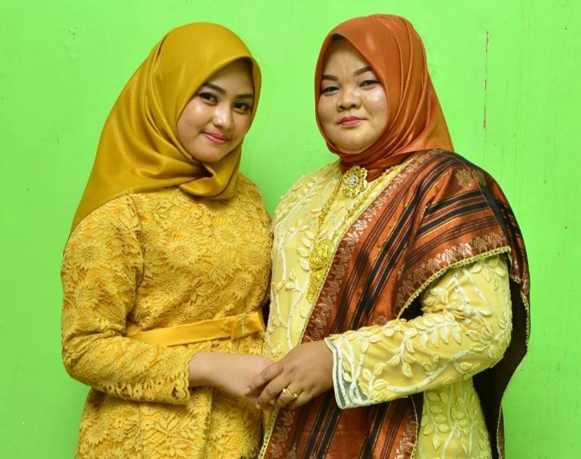 Anggota DPRD Pasaman, Eka Hariani Sandra (kanan)